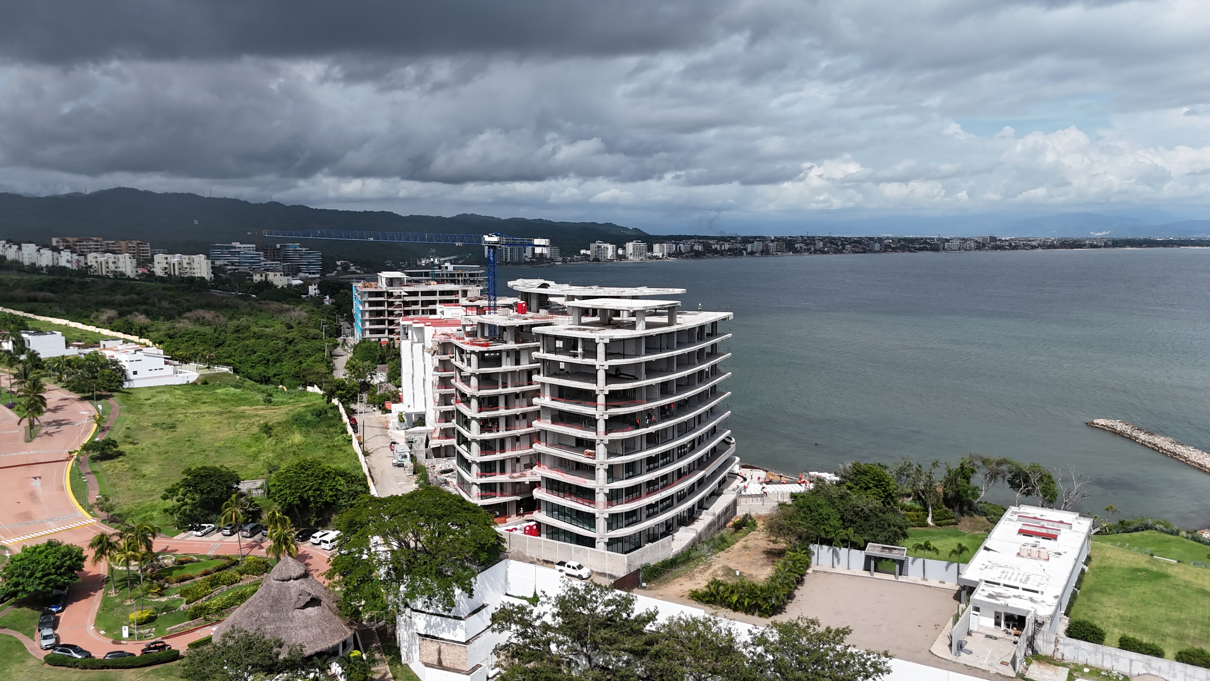 Vista aérea de desarrollo costero en construcción — AV Construinstalaciones